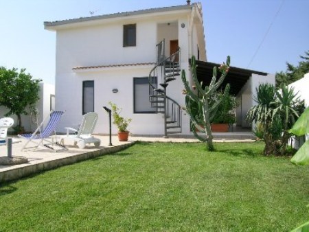 Villetta con piscina e vista mare a Selinunte- Casa Marinella